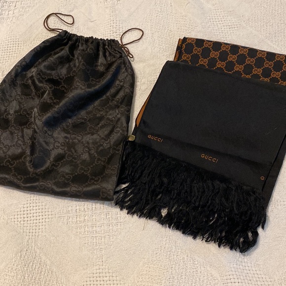 Vintage GUCCI 💯 Pure silk AUTH monogram scarf and a dust bag. - Picture 13 of 15